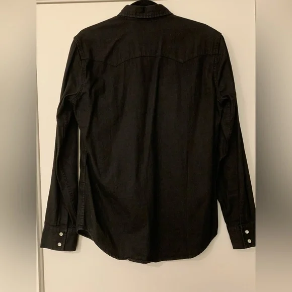 Levi’s Black Western Shirt w/ White Snap Buttons - Picture 2 of 3